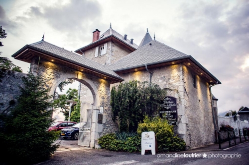 CHATEAU DES COMTES DE CHALLES
