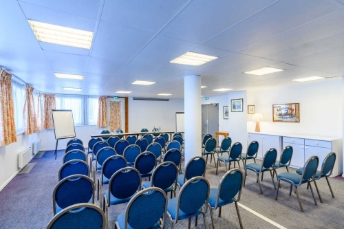 Photo 2 - Comfort Hotel